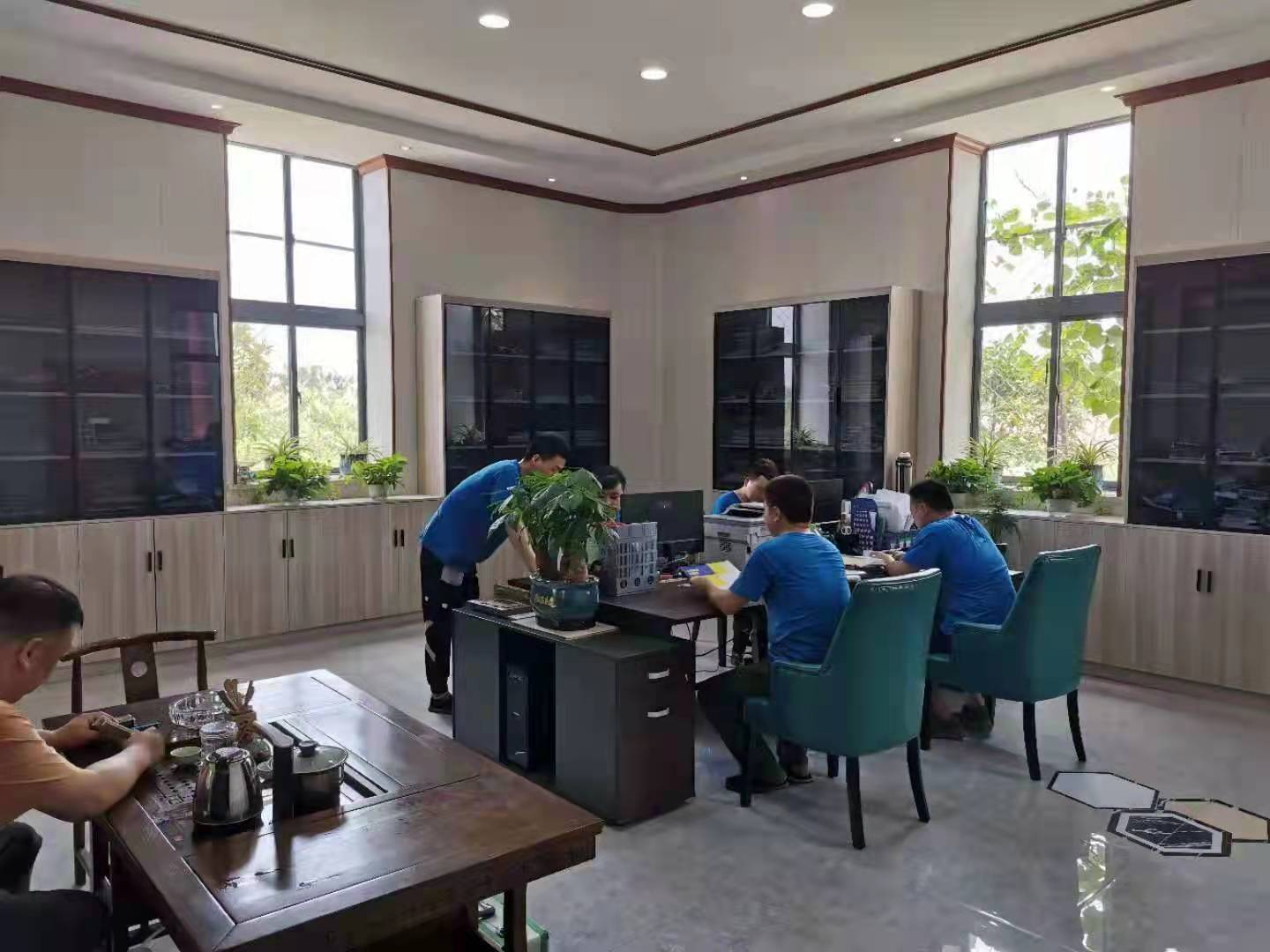 Design & Engineering Office at HUAYI Mould — Our skilled engineers work collaboratively on extrusion tooling design and optimization, ensuring each die head and mould delivers precision, efficiency, and long-term reliability.